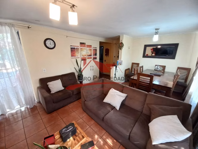 HERMOSA CASA  AISLADA CON 4 DORMITORIOS, 2 BAÑOS - Imagen 5