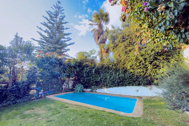 Casa familiar 4d4b, estar, escritorio, piscina. - Imagen 26