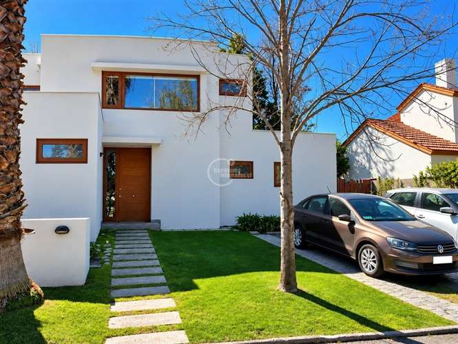 CONDOMINIO LAS FLORES Excelente casa estilo mediterráneo ,