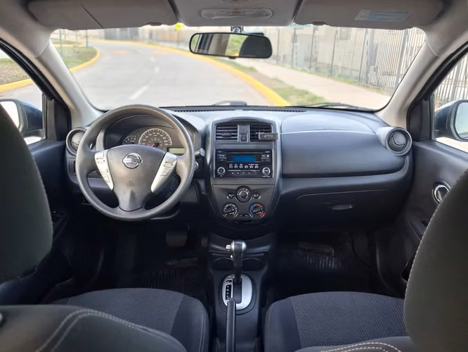 Nissan Versa 2017 Full Equipo automático - Imagen 10