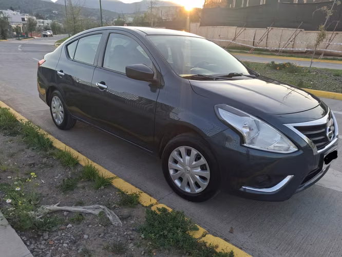 Nissan Versa 2017 Full Equipo automático - Imagen 2