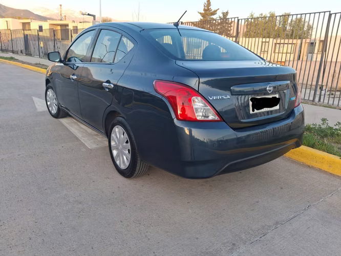 Nissan Versa 2017 Full Equipo automático - Imagen 3