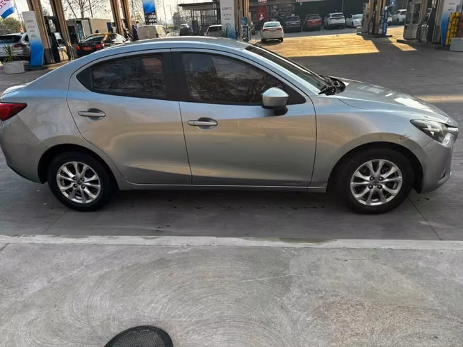 Mazda 2 sedan 2016