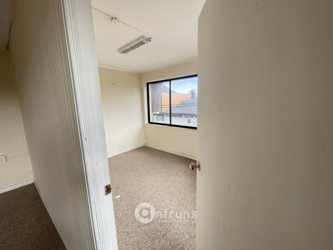 En Arriendo Oficina o Local en calle Parra /Condell