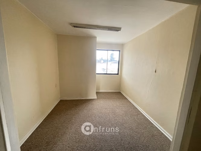 En Arriendo Oficina o Local en calle Parra /Condell
