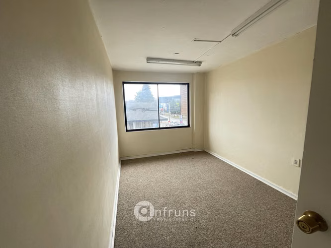 En Arriendo Oficina o Local en calle Parra /Condell