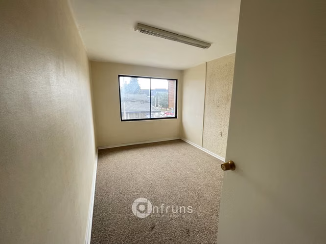 En Arriendo Oficina o Local en calle Parra /Condell