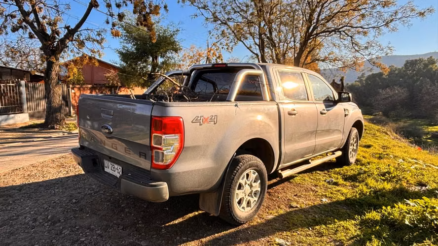 Se vende Camioneta en Excelente Estado - Imagen 2