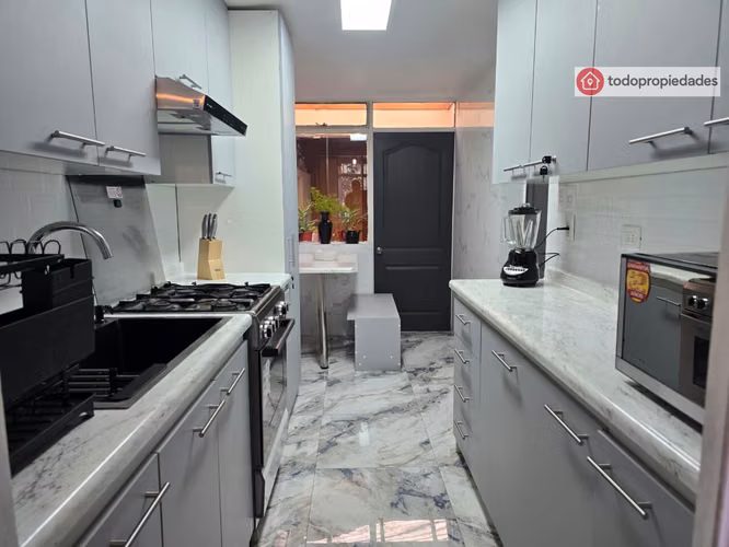 Oportunidad Casa en Condominio recién remodelada