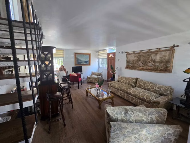 Impecable casa familiar remodelada y segura