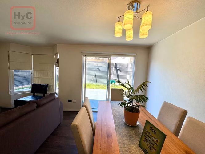 Casa Arriendo 3D+3B+1E - Condominio en Valle lo Campino