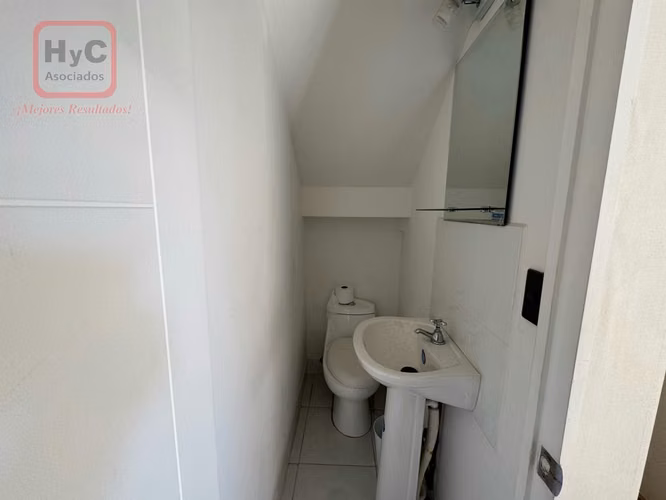 Casa Arriendo 3D+3B+1E - Condominio en Valle lo Campino