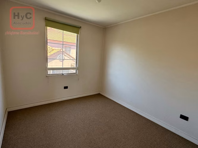 Casa Arriendo 3D+3B+1E - Condominio en Valle lo Campino