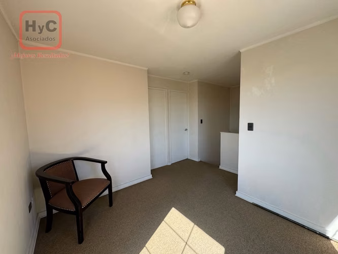 Casa Arriendo 3D+3B+1E - Condominio en Valle lo Campino