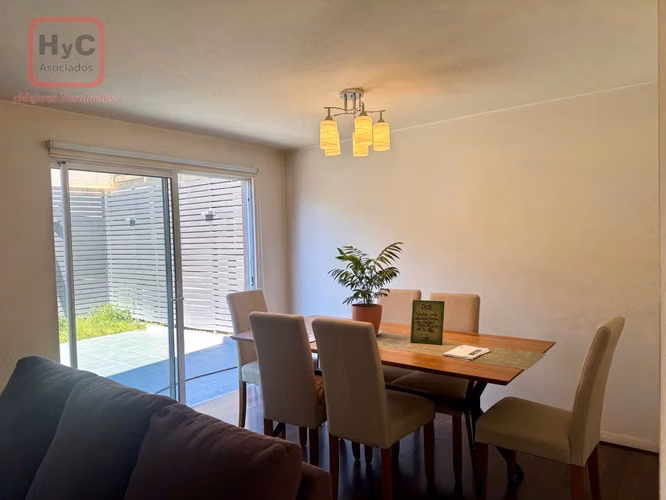 Casa Arriendo 3D+3B+1E - Condominio en Valle lo Campino