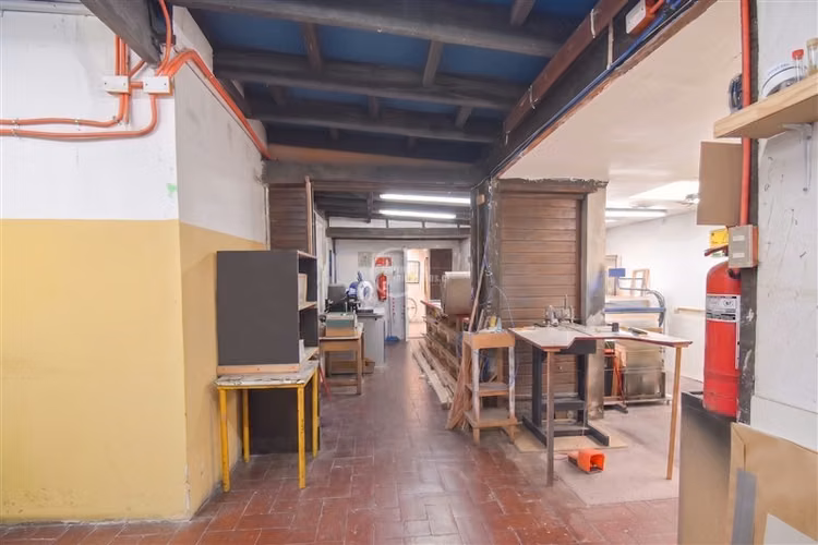 Casa Comercial de 3 pisos en arriendo en Bellavista - Imagen 7