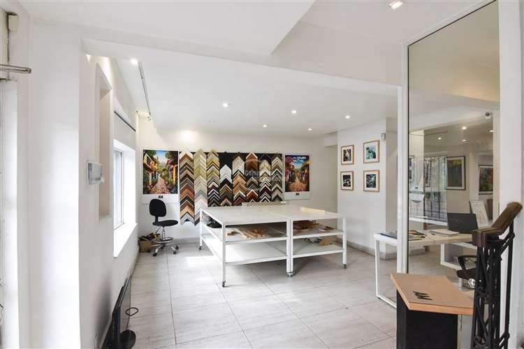 Casa Comercial de 3 pisos en arriendo en Bellavista - Imagen 3