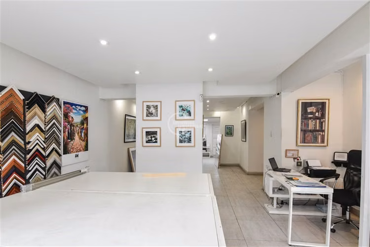 Casa Comercial de 3 pisos en arriendo en Bellavista - Imagen 3