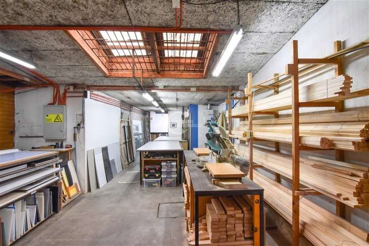 Casa Comercial de 3 pisos en arriendo en Bellavista - Imagen 9