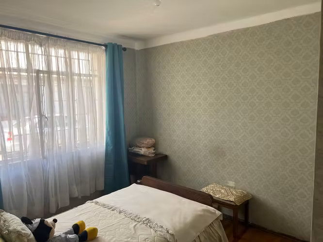 Vendo amplia casa de 2 pisos en F.de Petris 2340