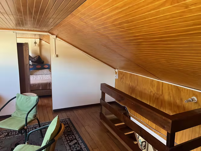Vendo amplia casa de 2 pisos en F.de Petris 2340