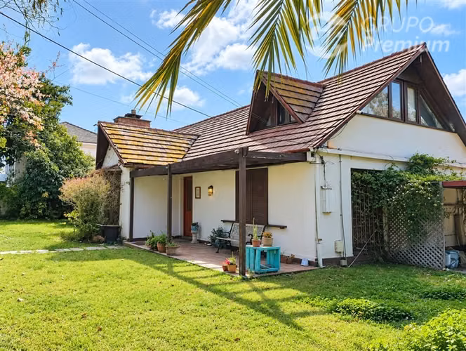 NUEVO PRECIO - Casa 5D 3B + 668 m2 terreno - Las Condes