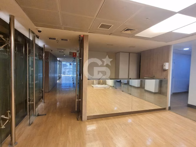 Oficina habilitada de 517m2 en Santiago Centro - Imagen 10