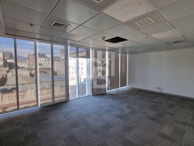 Oficina habilitada de 517m2 en Santiago Centro - Imagen 3