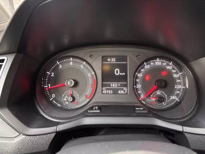 VOLKSWAGEN SAVEIRO 2021 FULL SIN DETALLES