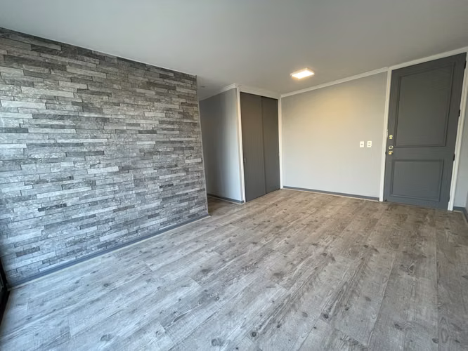 Se arrienda lindo departamento completamente remodelado - Imagen 2