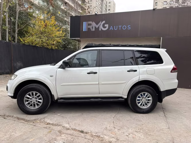 2014 Mitsubishi Montero Sport 2.5 GLX DIESEL 4X2 AT 5P.
