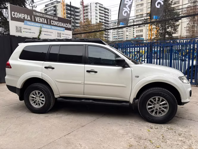 2014 Mitsubishi Montero Sport 2.5 GLX DIESEL 4X2 AT 5P.