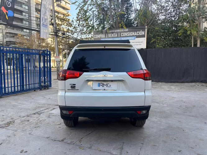 2014 Mitsubishi Montero Sport 2.5 GLX DIESEL 4X2 AT 5P.