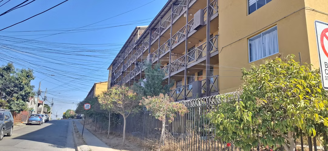 Se vende departamento en condominio Loma Linda, sector Las Américas. Villa alemana.