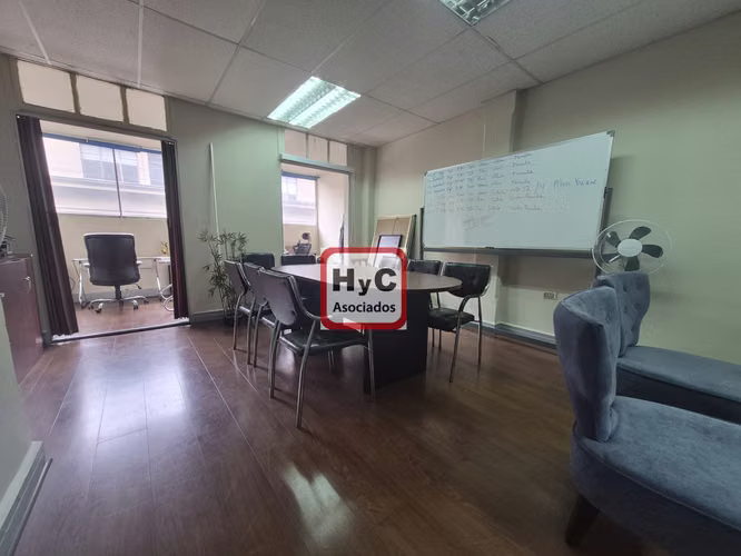 Oficina en Venta en Pleno Santiago Centro – Excelente Ubicación