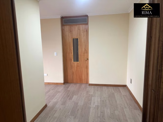 Departamento familiar en tercer piso: amplio living comedor, 4 dormitorios y 3 baños - Imagen 10