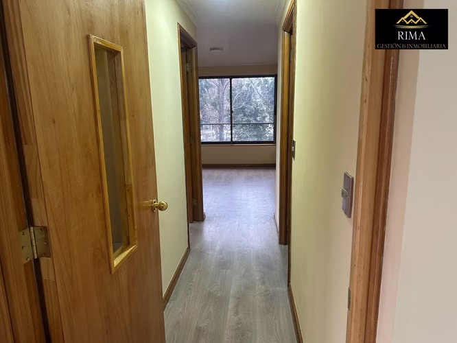 Departamento familiar en tercer piso: amplio living comedor, 4 dormitorios y 3 baños - Imagen 12