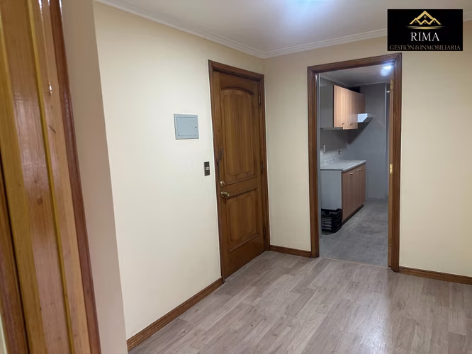 Departamento familiar en tercer piso: amplio living comedor, 4 dormitorios y 3 baños - Imagen 3