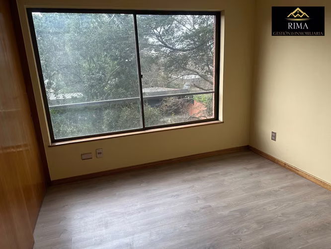 Amplio departamento recién remodelado: 4 dormitorios, 3 baños, estacionamiento y bodega - Imagen 13