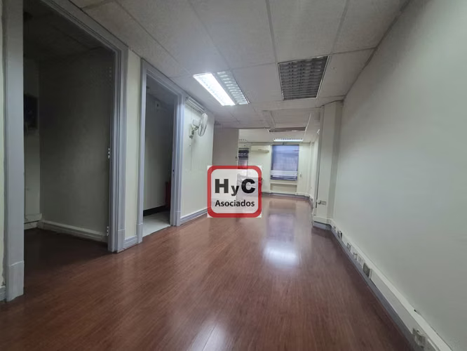 Oficina en Venta en Pleno Santiago Centro – Excelente Ubicación