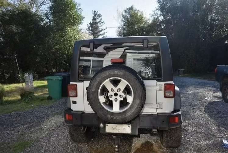 VENDO JEEP WRANGLER UNLIMITED SPORT 4x4 — Año 2013