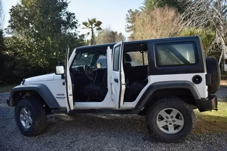 VENDO JEEP WRANGLER UNLIMITED SPORT 4x4 — Año 2013