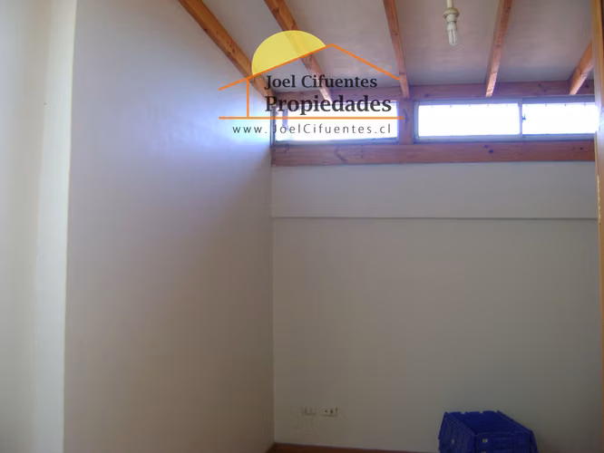 Casa sólida, 5 dormitorios, 2 baños, con vista a la bahía. Cod-2073 - Imagen 8