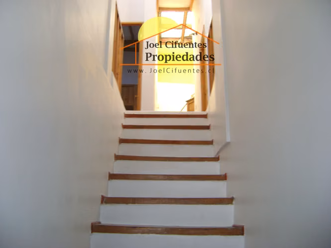 Casa sólida, 5 dormitorios, 2 baños, con vista a la bahía. Cod-2073 - Imagen 7