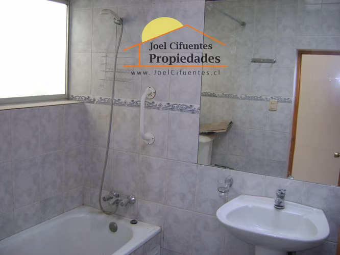 Casa sólida, 5 dormitorios, 2 baños, con vista a la bahía. Cod-2073 - Imagen 11