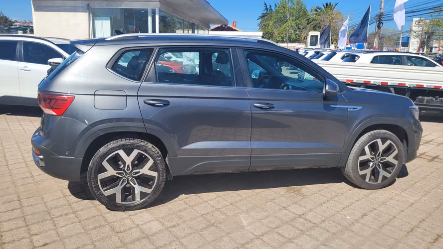 VolkswagenTAOS TSI 4X2 1.4 FULL AUT. 1.4 • 4x2 • Automática • 2024 - Imagen 4
