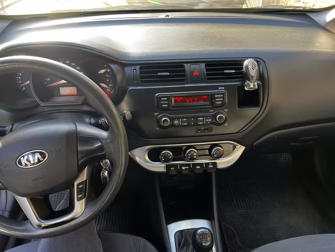KIA RIO 3 - Imagen 7
