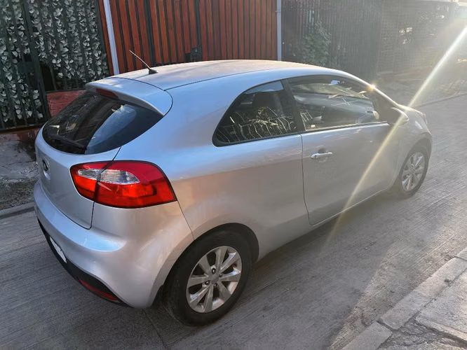 KIA RIO 3 - Imagen 6