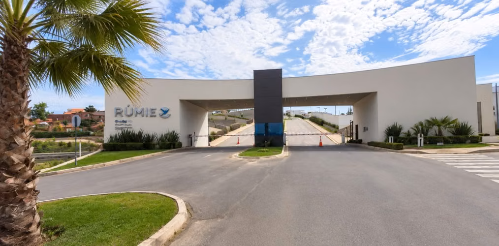 VENTA ESPECTACULAR CASA EN CONDOMINIO EN VILLA ALE