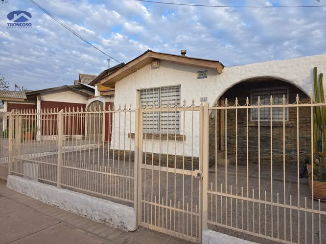Hermosa Casa Remodelada - Imagen 2